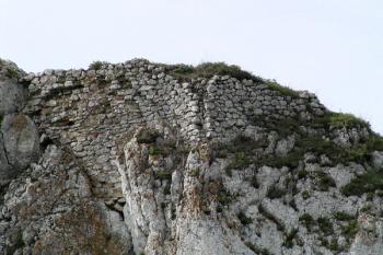 západní část horního hradu od severu ( © Pavel Zany Komárek 8/5/2004)