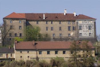 Celkový pohled od východu přes Vltavu (© Lukáš Pechánek, 04/2009)