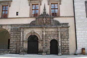 Hlavní portál východního křídla (© Ivan Grisa, 03/2008)
