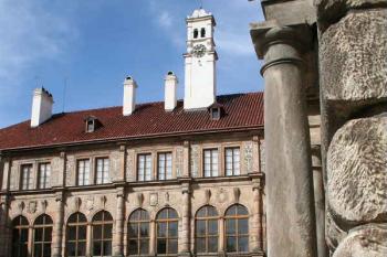Severní křídlo od hlavního portálu východního křídla (© Ivan Grisa, 03/2008)