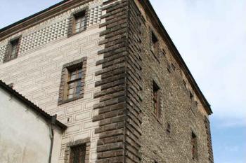 Jižní průčelí nedokončeného jihovýchodního risalitu (© Ivan Grisa, 03/2008)