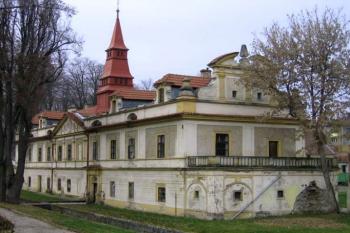 Pohled na zámek z parku ( © Pavel Vítek 12/2005)