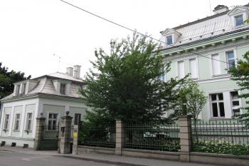 Vila z Husovy ulice (© Pavel  Vlach, 07/2015)
