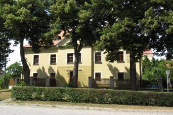 Fara na Jarolímkově náměstí (© Pavel  Vlach, 07/2015)