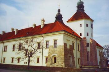 Smečenský zámek ( © Pavel Vítek 03/2006)