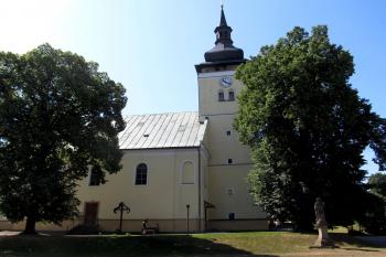 Kostel sv. Vavřince pohledem ze Zlínské ulice (© Pavel  Vlach, 07/2015)