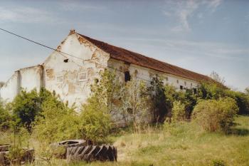Tvrz od severovýchodu (© Lukáš Pechánek, 05/2005)
