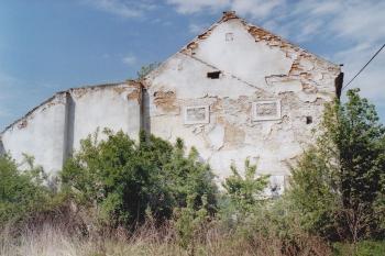 Východní průčelí tvrze (© Lukáš Pechánek, 05/2005)