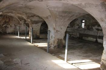 Interiér namající nic společného s tvrzí. ( © Jiří Čížek 02/2004)