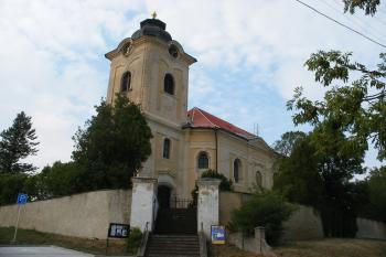 Mariánský kostel Počaply (© Jiří Špaček, 07/2015)