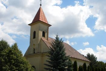 Kostel v Kařezu (© Jiří Špaček, 07/2015)