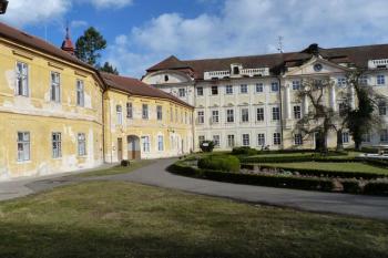 Horní Beřkovice (zámek) ( © František Kinař 05/2017)