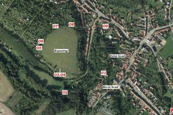 Mapka hradiště a čísla fotografií ( ©Mapy.cz a IvoR)
