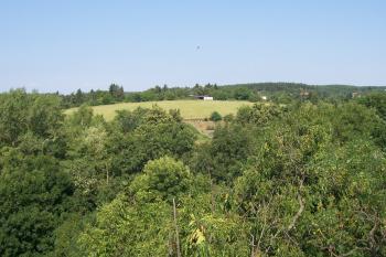 01 - pohled od Horní hradu Otaslavice na Kopaniny (© Ivo Rozehnal 08/2015)