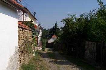 Místo, kde stával horní hrad (© Ivo Rozehnal 08/2015)