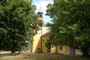 kostel ve Lhotě pod Radčem (© Jiří Špaček, 07/2015)