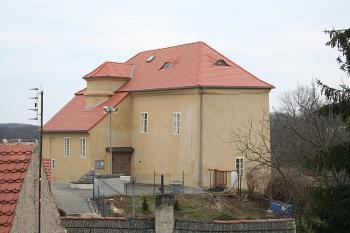 Tvrz od severozápadu (© Ivan Grisa, 12/2008)
