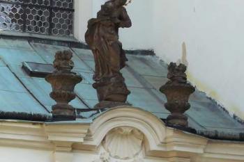 Jižní portál kostela. (© Jan Sommer, 05/2008)