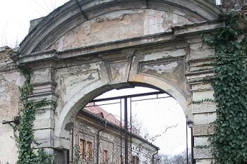Brána do severní části zahrady (© Ivan Grisa, 12/2008)