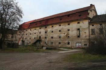 Sýpka z I. nádvoří (od jihozápadu) (© Ivan Grisa, 12/2008)