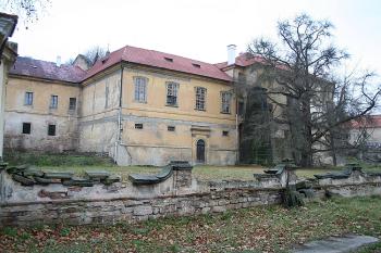 Refektář od mlýnského náhonu (© Ivan Grisa, 12/2008)
