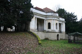 Zahradní pavilon západně od konventu (© Ivan Grisa, 12/2008)