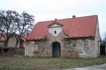 Zahradnický domek v jihovýchodním rohu zahrady (© Ivan Grisa, 12/2008)