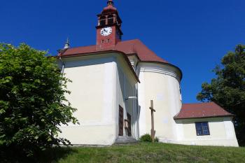 Pohled na kapli Andělů Strážců ( © Ivo Rozehnal 06/2014)