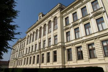 Severní pohled na školu z Kozelkovy ulice (© Pavel  Vlach, 08/2015)