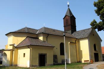 Pohled na kostel od Zubatovské kaple (© Pavel  Vlach, 08/2015)