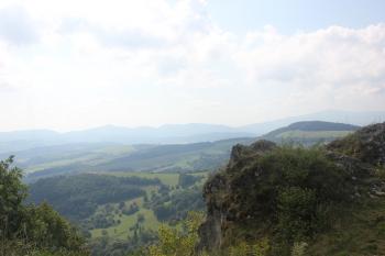 pohled od hradu do údolí ( © Luděk Vláčil 08/2015)