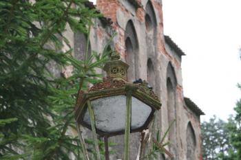 Zbytek historického osvětlení (© Veronika Vaňková, 08/2008)