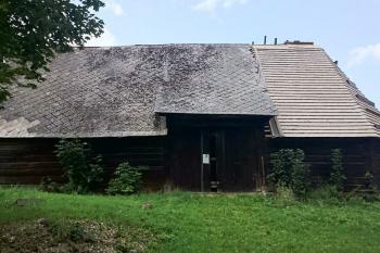 polygonální stodola ( © Ondřej Štěpánek 08/2015)