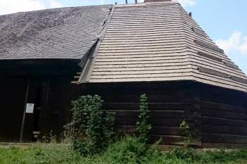 polygonální stodola ( © Ondřej Štěpánek 08/2015)