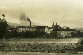 Ilavský hrad od severu na fotografii z r. 1934 (zdroj:http://www.ilava.sk/fotogaleria/ilavsky-hrad-1934)