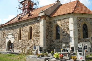 Kostel Chomle (© Jiří Špaček, 08/2015)