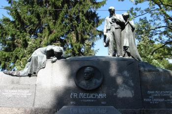 Detail hrobky továrníka Františka Melichara (© Pavel  Vlach, 08/2015)