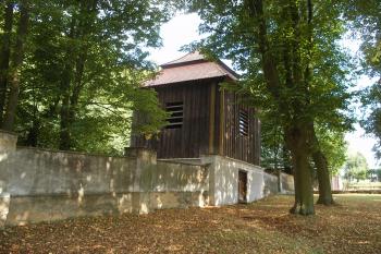 Zvonice u kostela Všech svatých (© Jiří Špaček, 08/2015)