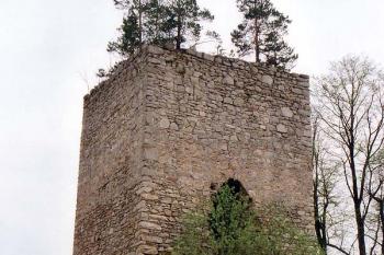 Tvrz v Tiché (© Jiří Cukr, 04/2000)