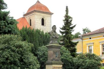 Pomník J. E. Purkyně v Libochovicích ( © Pavel Vítek 07/2015)