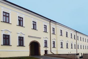 Budova konventu v Jevíčku. (© Pavel Vítek 09/2022)