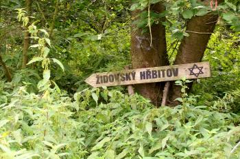 ukazatel při odbočce (© Stanislav Drda 09/2015)