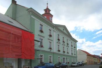 Radnice v Dubé ( © Pavel Vítek 07/2015)