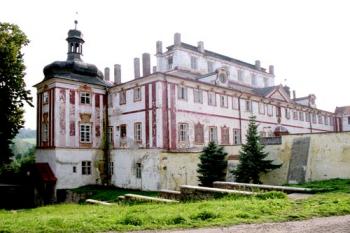 Zámek v Kácově (© 2002 Jiří Čížek)
