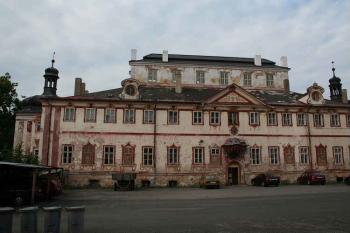 Hlavní průčelí z nádvoří (© Ivan Grisa, 06/2008)