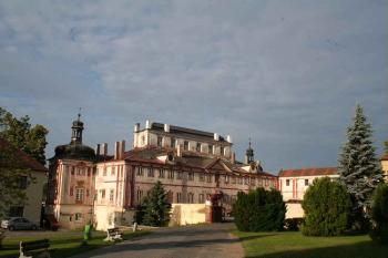 Zámek z náměstí (© Ivan Grisa, 06/2008)