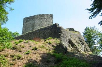 Český Šternberk - předsunuté opevnění (2003 ©Puffin Puffin)
