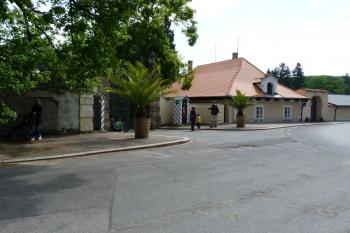 Lány zámek (© František Kinař, 04/2012)