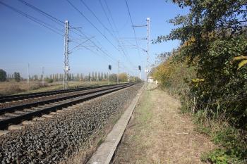 Trať mezi polovinami fortu. ( © Luděk Vláčil 10/2015)