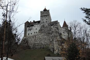 Pohled na hrad Bran (© aleshwarrior 10/2016)